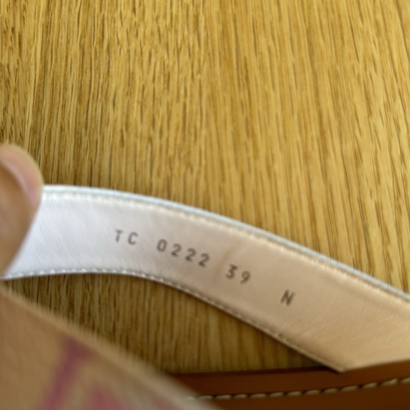 COPY - Authentic Louis Vuitton Monogram Sunny Flat Thong Sandal - Picture 4 of 7